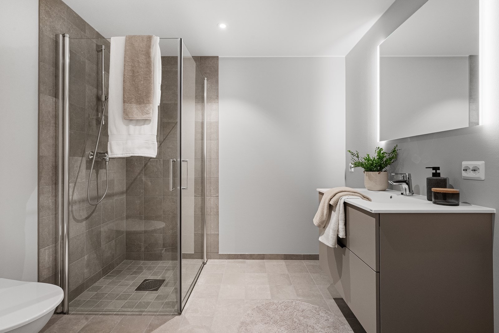 Bad/ vaskerom med varmekabler Galleribilde