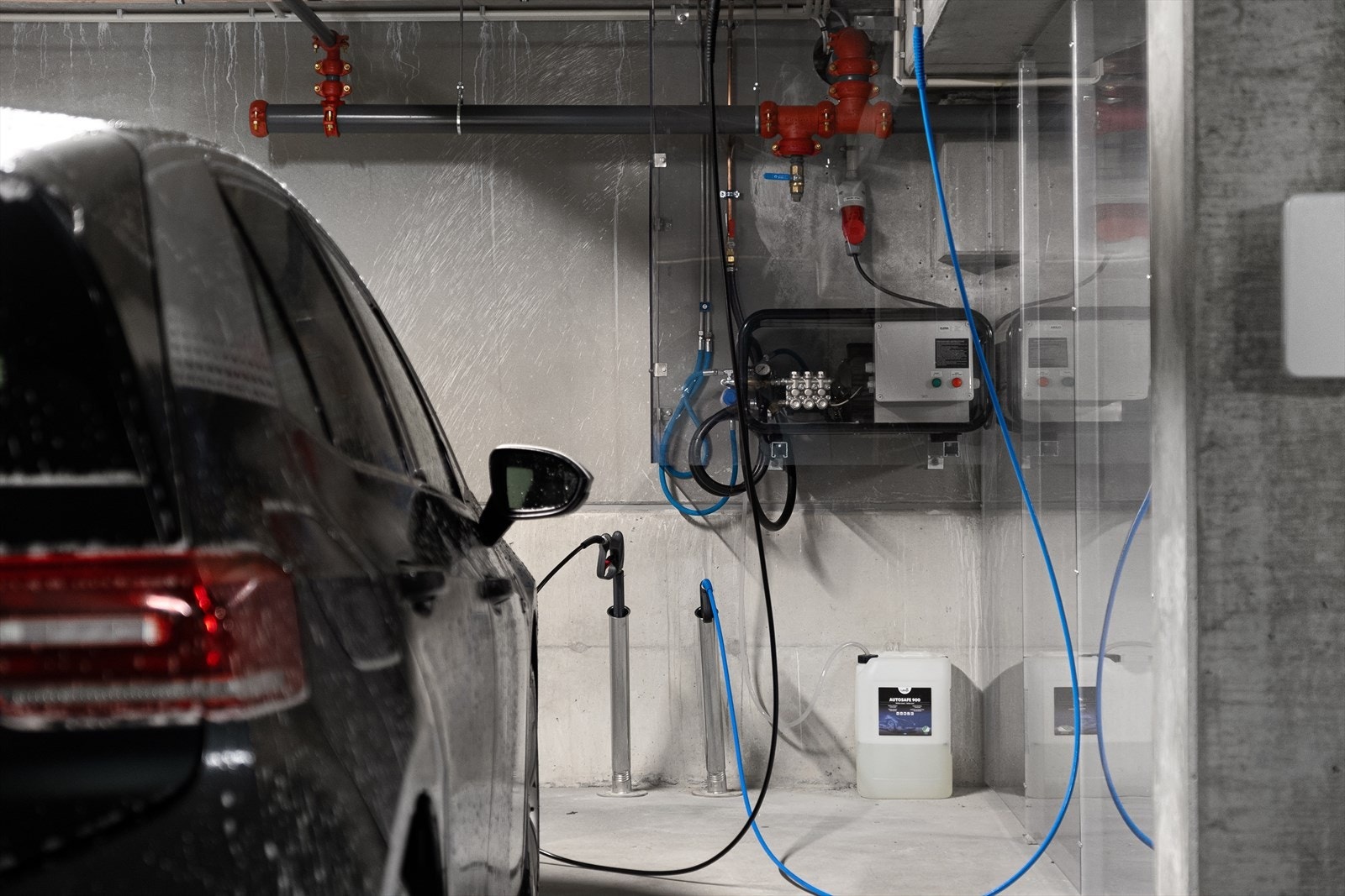 Egen vaskehall i parkeringskjelleren. Galleribilde