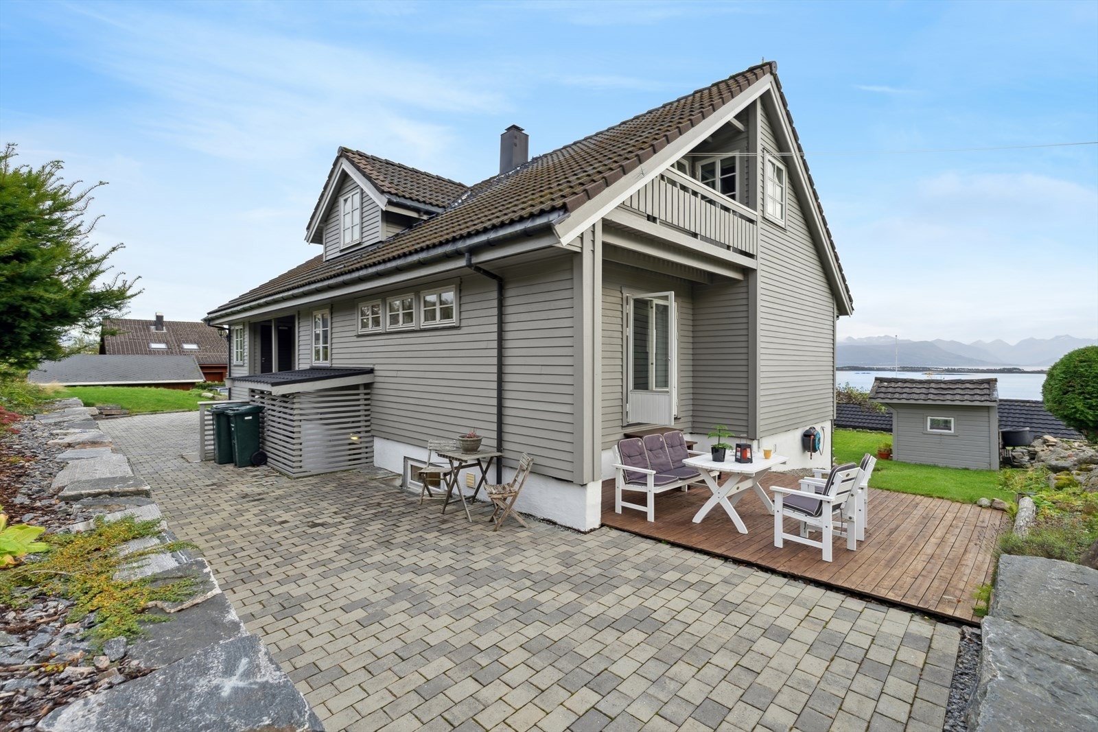 Flott anlagt eiendom av god størrelse. Galleribilde