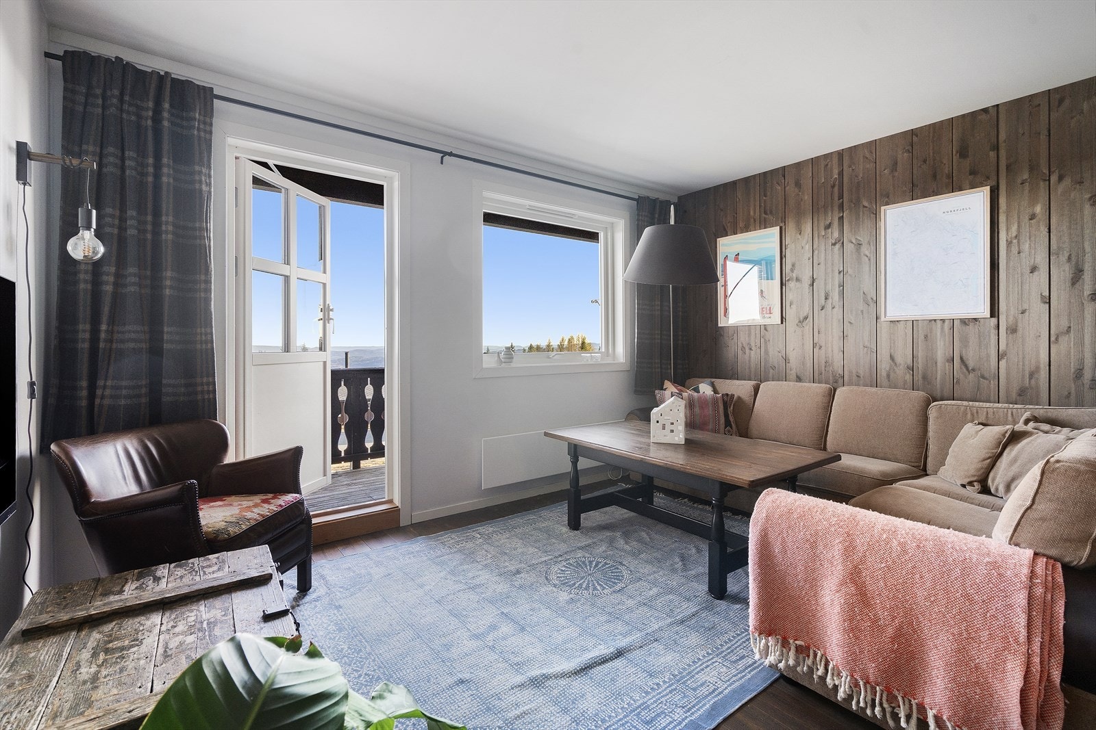 Direkte utgang til balkong fra stuen Galleribilde