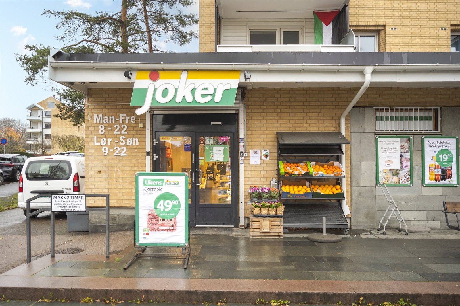 Midt i borettslaget ligger en søndagsåpen Joker, i tøffelavstand fra leiligheten. Det er også Kiwi dagligvarehandel og Rema1000 i nærområdet. Galleribilde