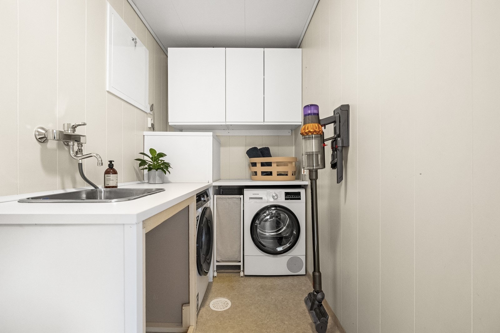 Praktisk arbeidsrom med eigen inngang. Galleribilde