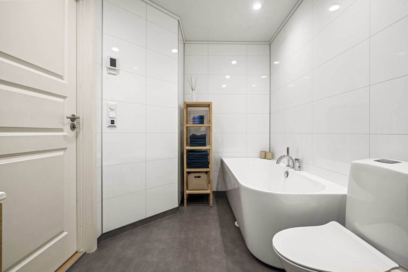 Her er det både dusj og badekar. Galleribilde