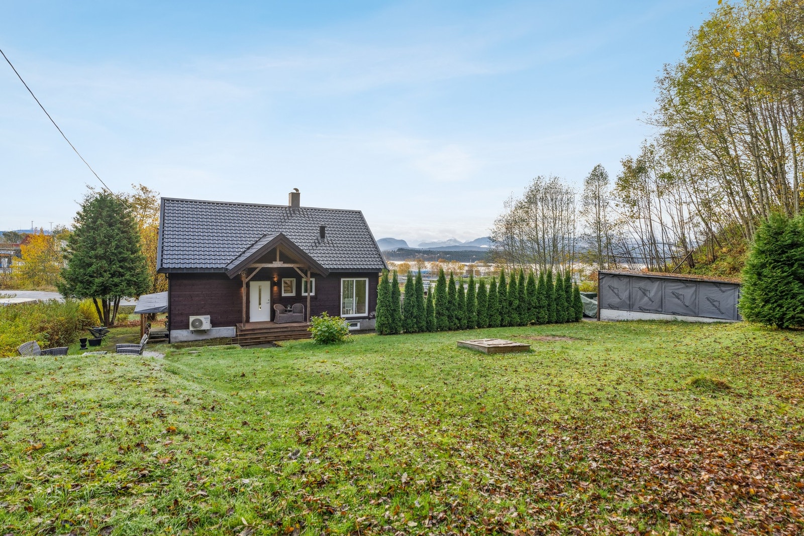 Det er kort vei til dagligvarebutikk, offentlig transport og fine turområder Galleribilde