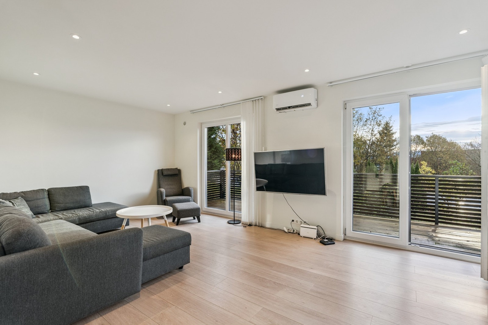 Lyse og moderne overflater Galleribilde