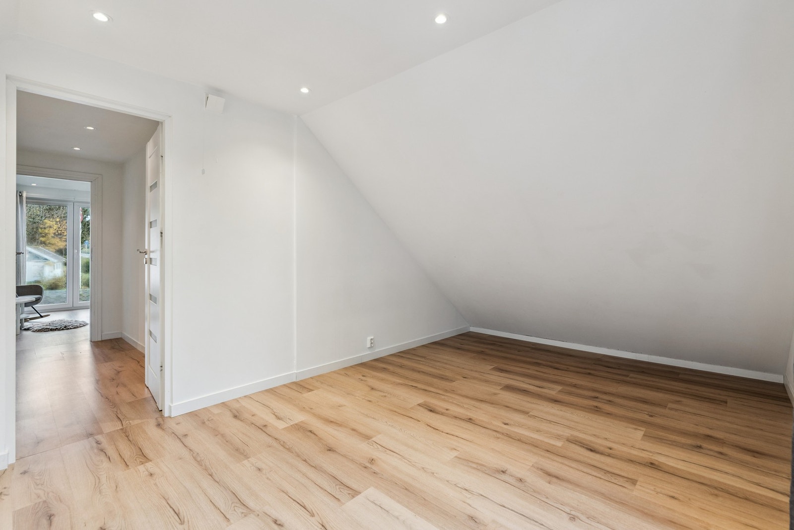 Hovedsoverom. Bod/kott er delvis innredet som soverom, søknadspliktig tiltak. Galleribilde