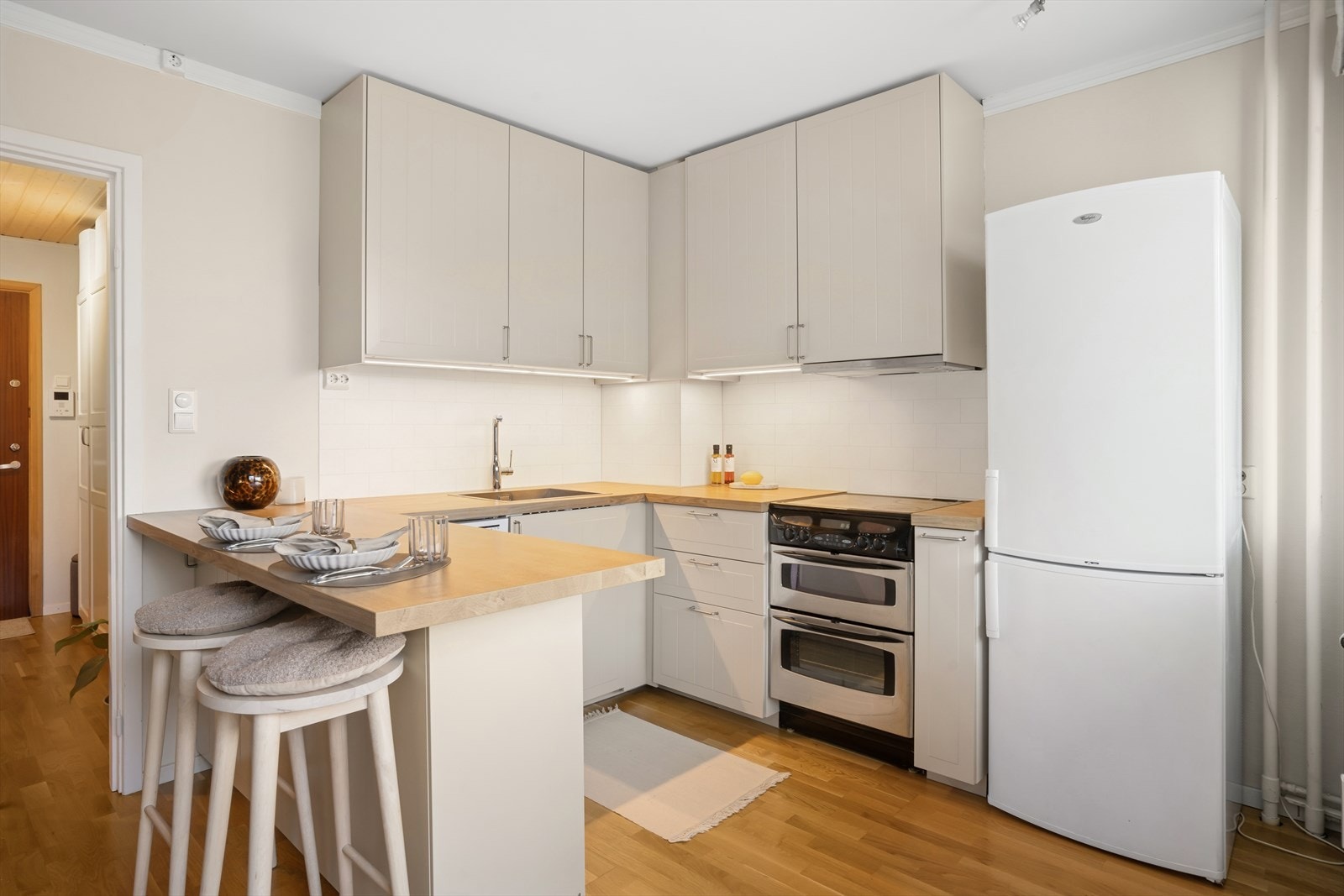 Moderne kjøkkeninnredning fra 2023. Galleribilde