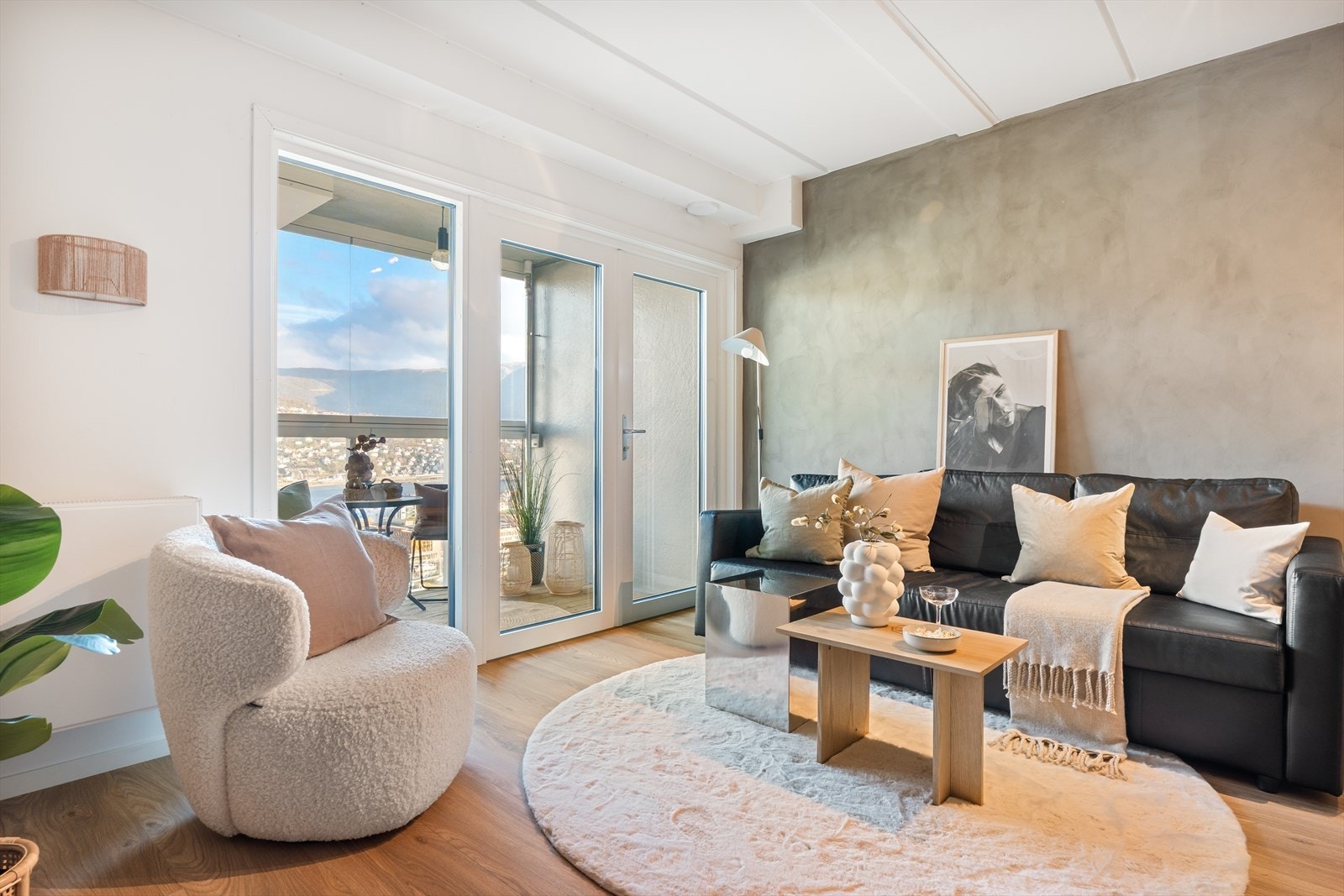 Velkommen til Solheimslien 28, presentert av Thomas Moldestad Olsen v/Eiendomsmegler Norge! Galleribilde