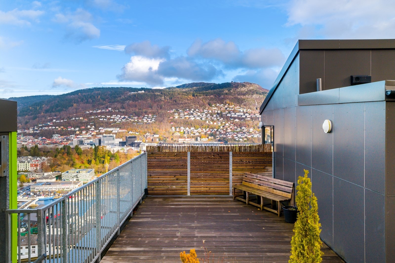 Borettslaget har en stor felles takterrasse som kan nytes på fine dager. Galleribilde
