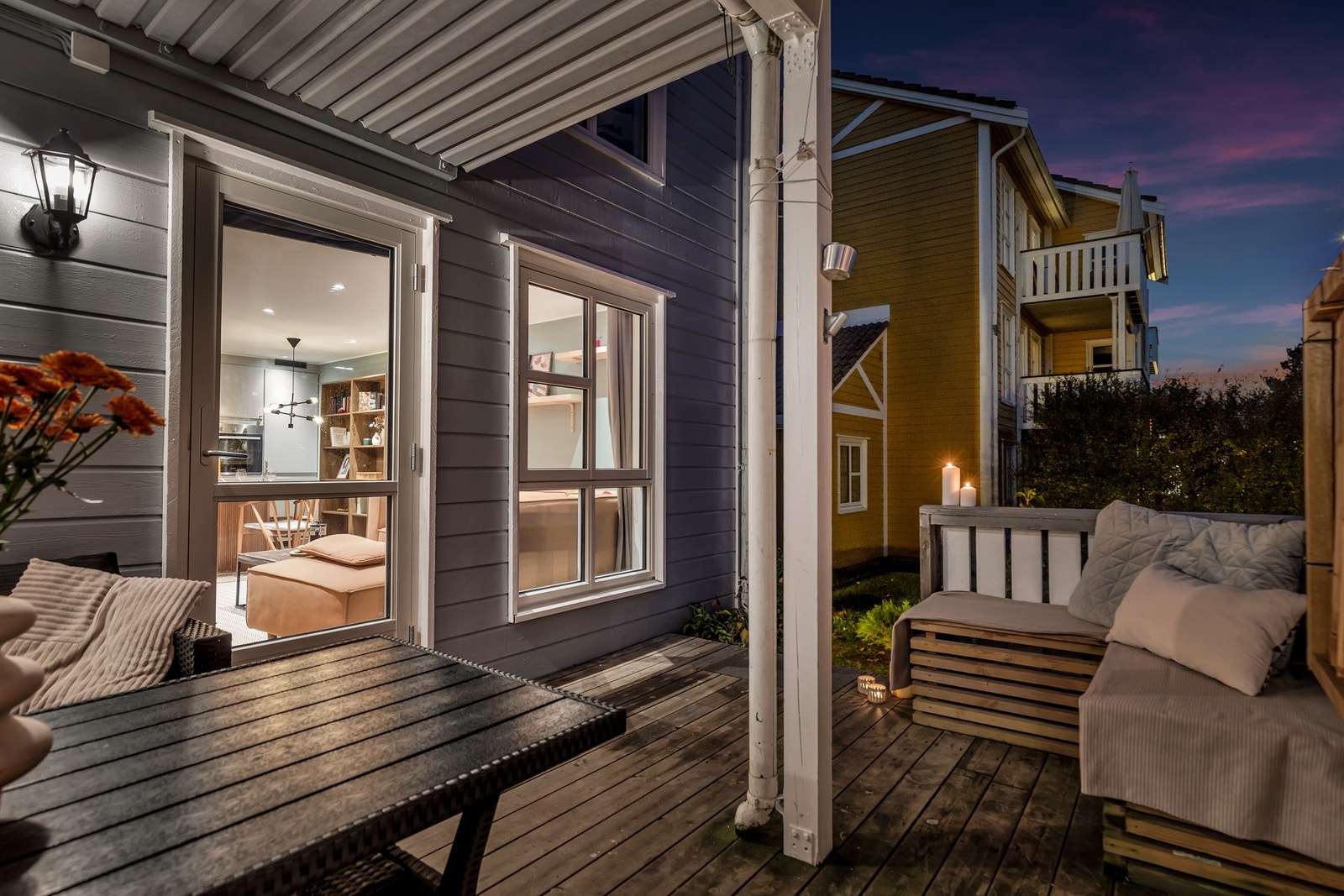 Koselig markterrasse, godt med plass for utemøblering, grill etc Galleribilde