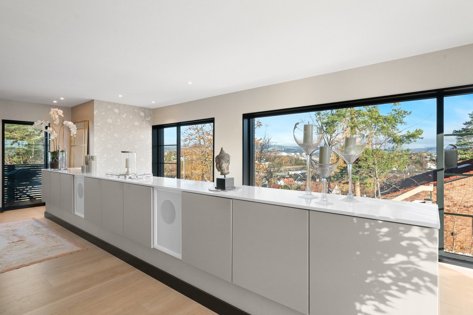 Utsikt mot Fornebu og Holmenkollen. Galleribilde