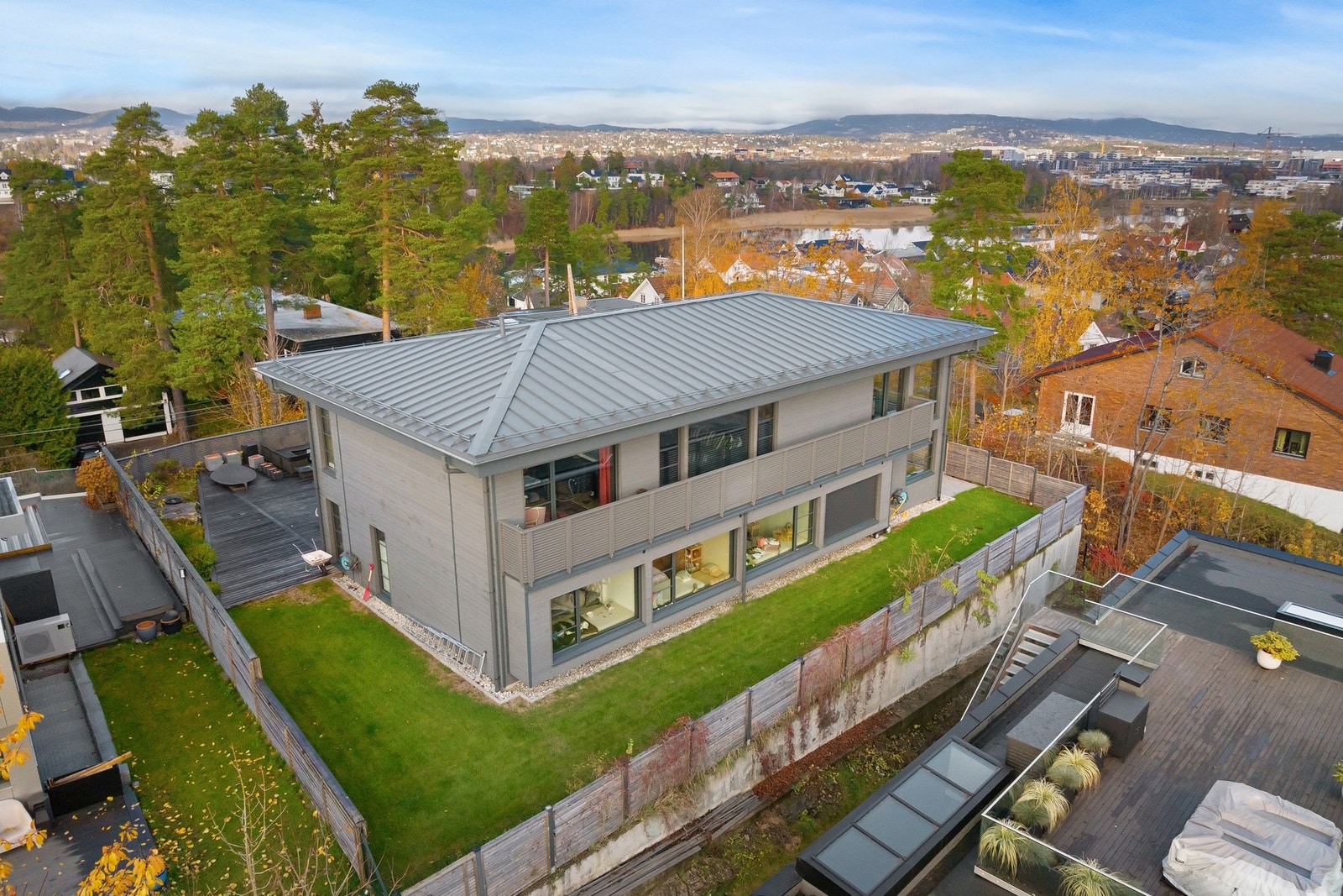 200 kvm terrasse og to balkonger med storslått utsikt. Galleribilde