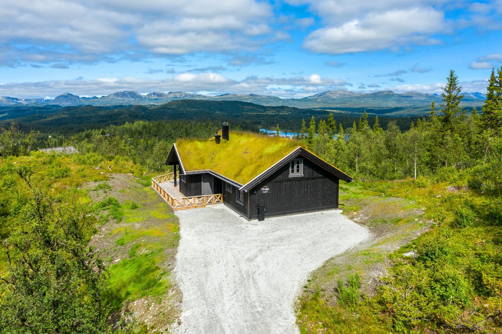 Hytta har lun og flott beliggenhet på en av de beste tomtene i området hele 960 moh! Galleribilde