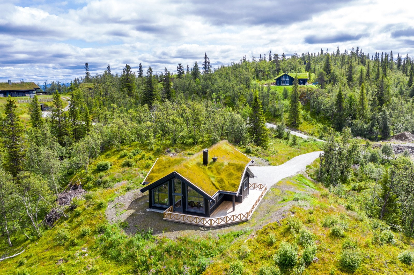 Hytta fremstår meget gjennomført med innredning og overflater som står i stil. Her er ingen ting overlatt til tilfeldighetene! Galleribilde