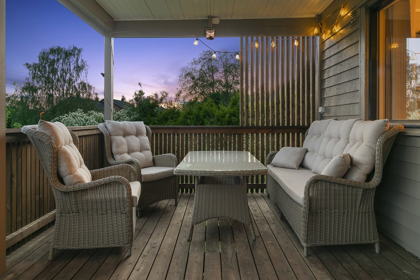 Her kan du nyte flotte sommerkvelder med god plass til utemøblement Galleribilde