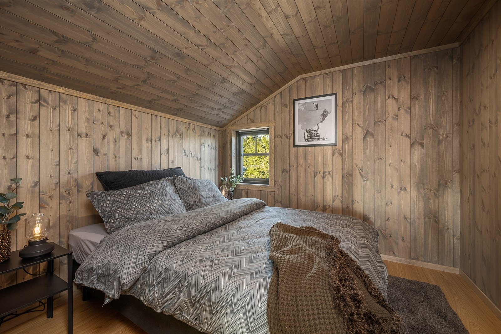 Soverom 4 oppe på loftet er innredet med dobbeltseng. Galleribilde