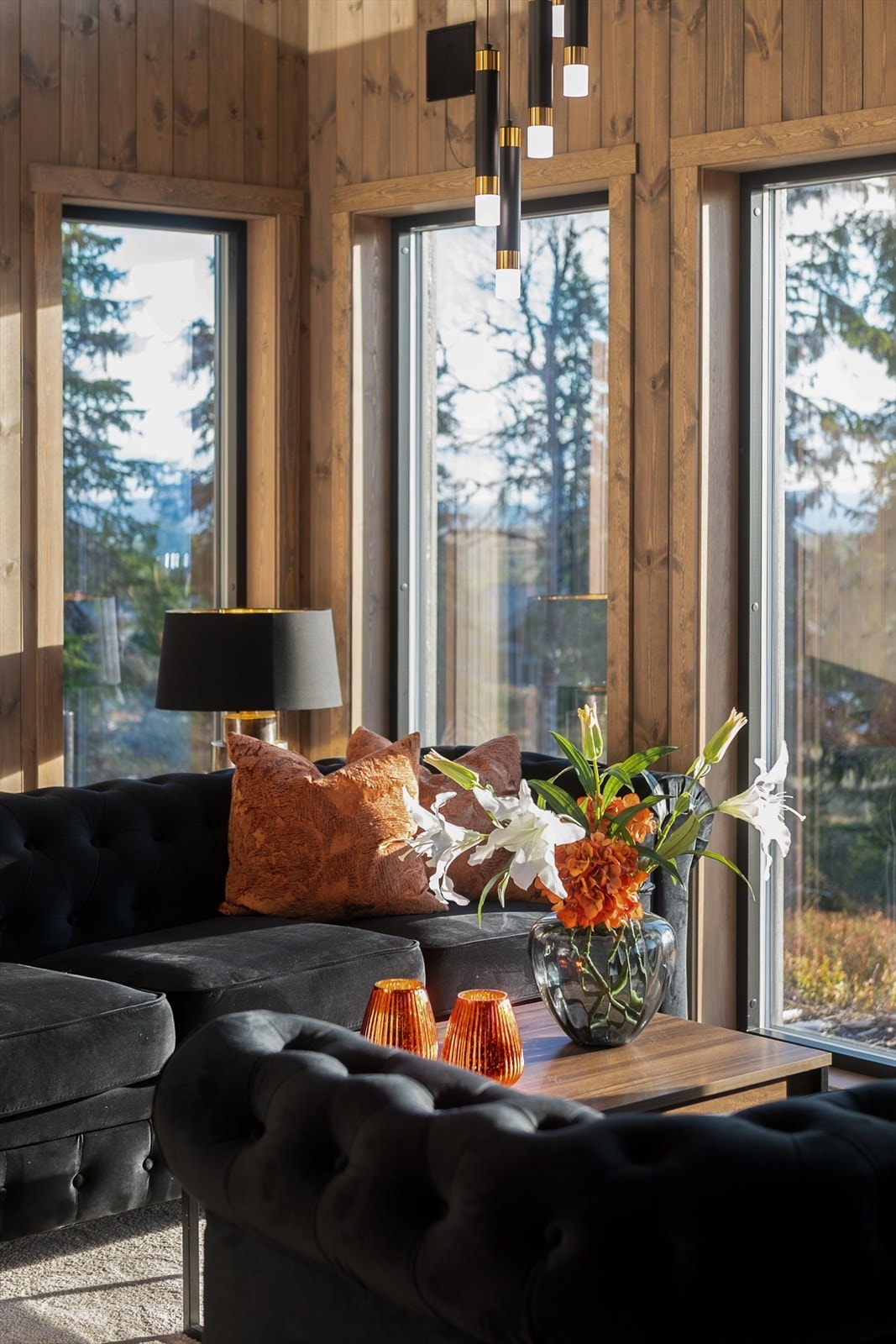 Det er en utrolig hyggelig atmosfære i hytta. Lunt og stemningsfullt. Galleribilde