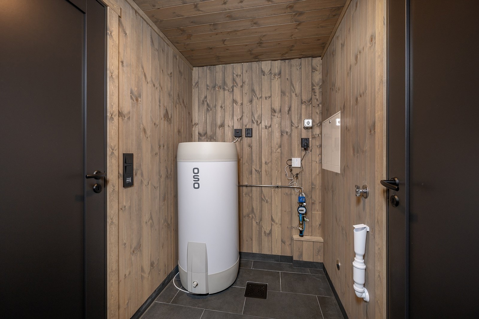 Vaskerom med opplegg for vaskemaskin. Galleribilde