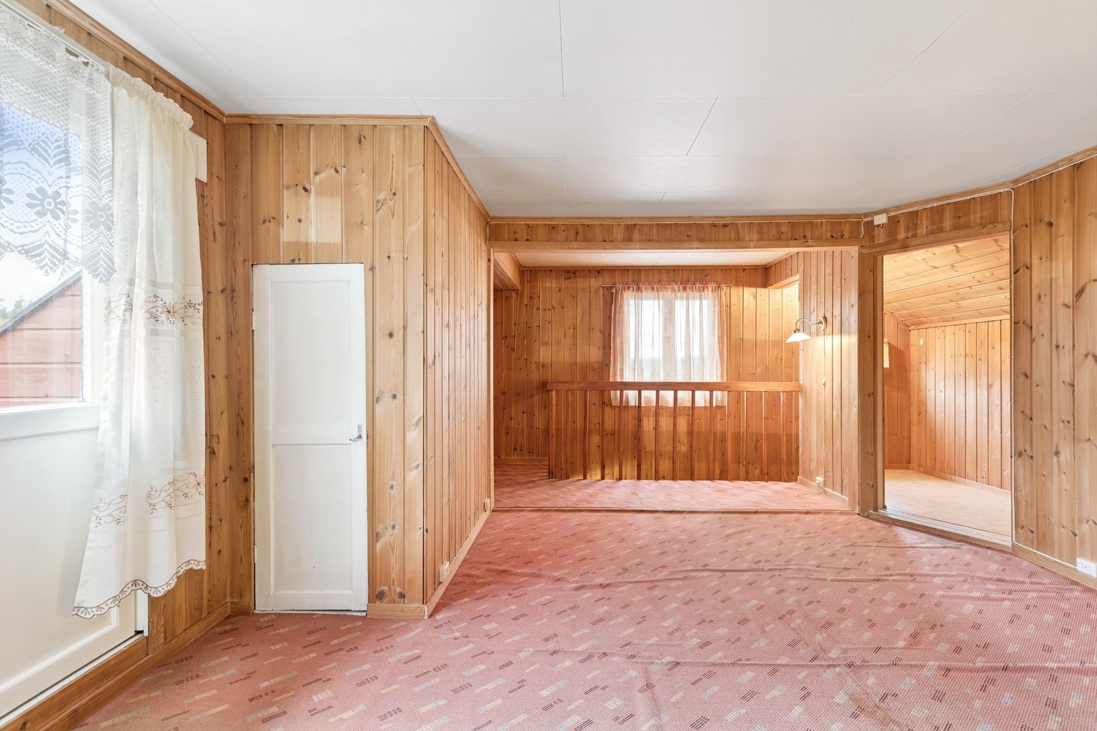 Loftstuen er et stort og allsidig rom med flere bruksmuligheter. Galleribilde