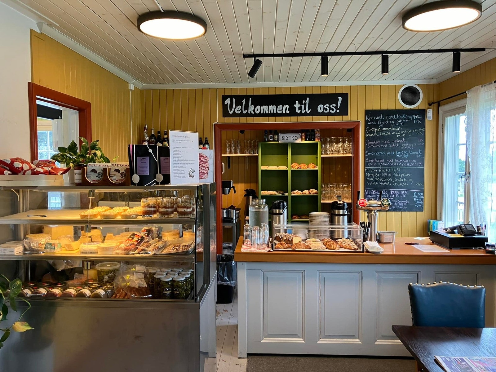 Den lokale kaféen Tatie byr på fransk bakverk, gode måltider og uteservering i sommersesongen Galleribilde
