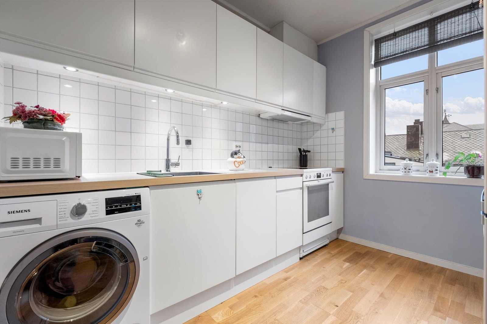 Mye skapplass for oppbevaring på kjøkken Galleribilde