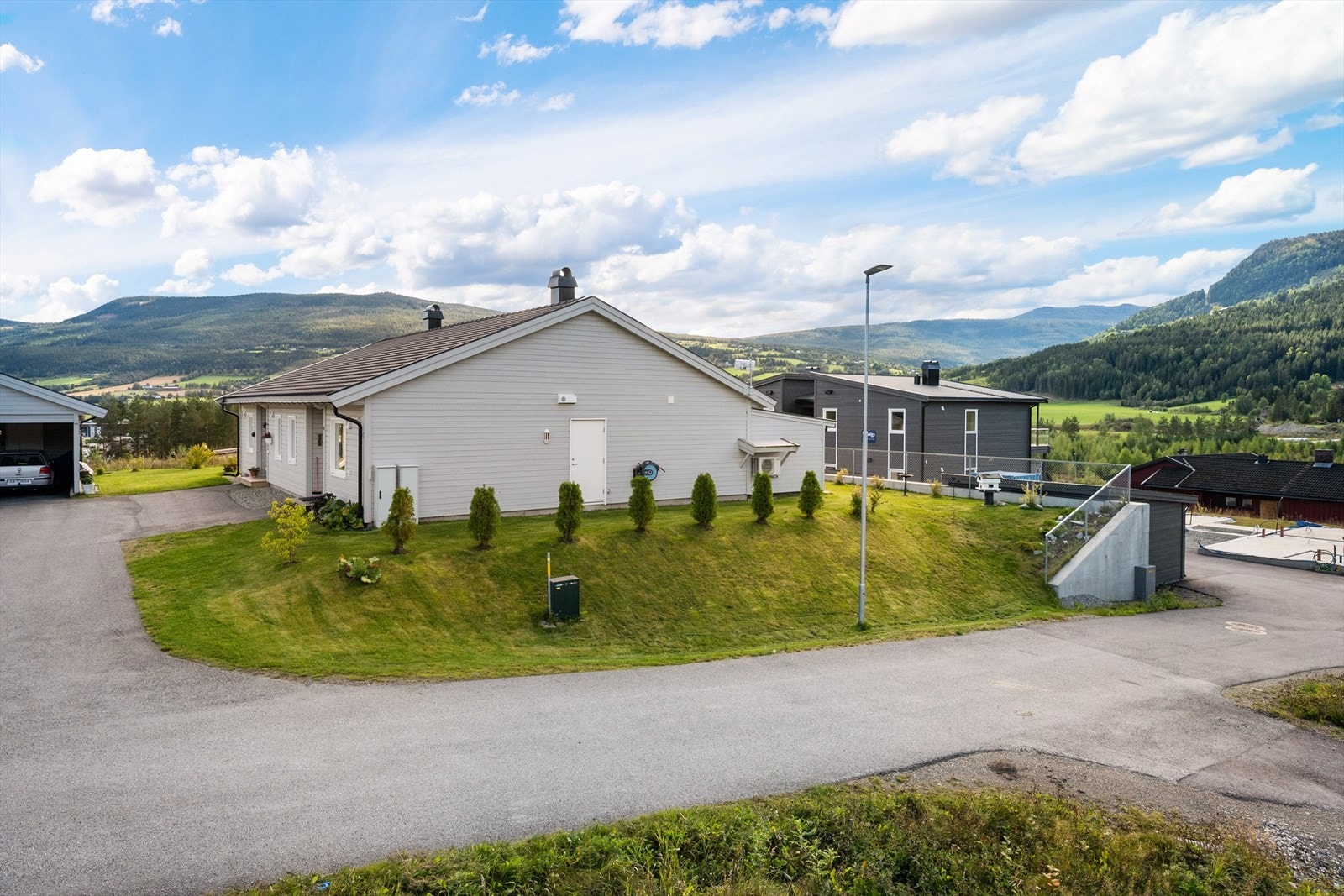 Herfra er det gang- og sykkelavstand til ulike servicetilbud, samt barnehage og skole. Galleribilde