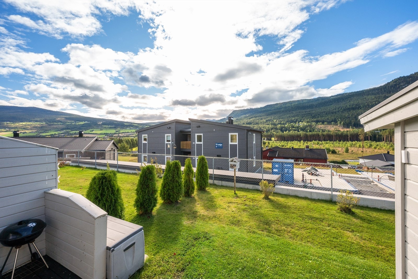 Det er fin utsikt mot nærliggende områder. Galleribilde