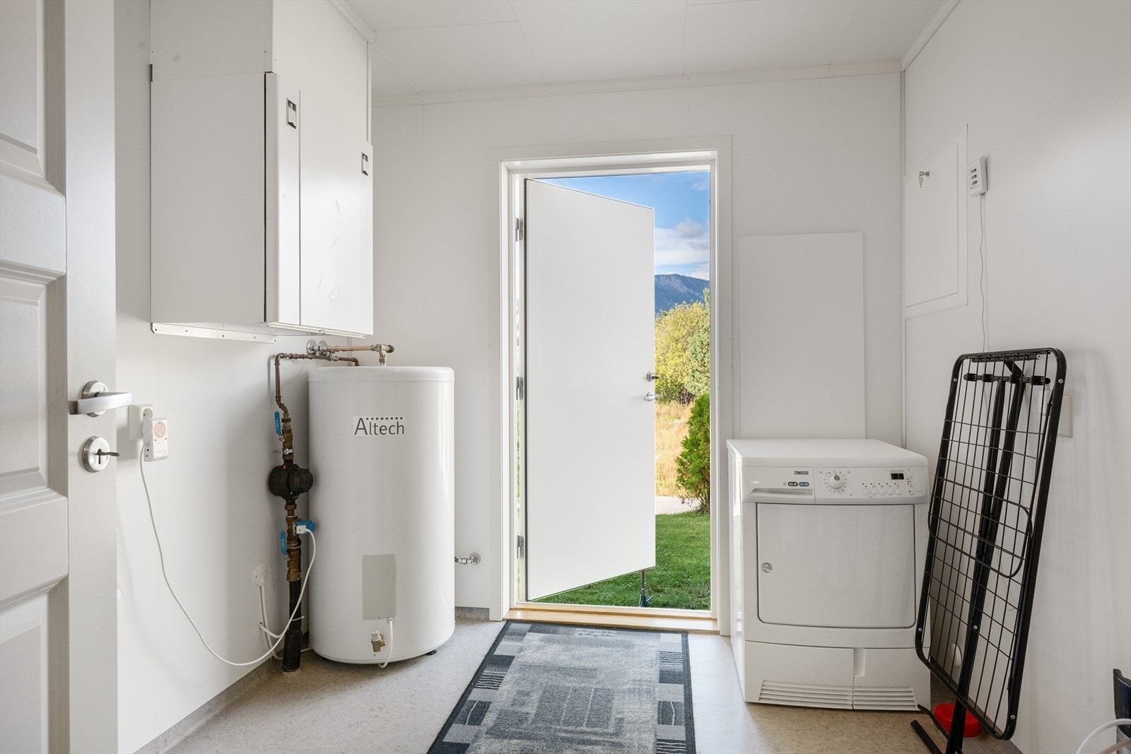 I tillegg har boligen et kombinert teknisk rom og vaskerom. Galleribilde