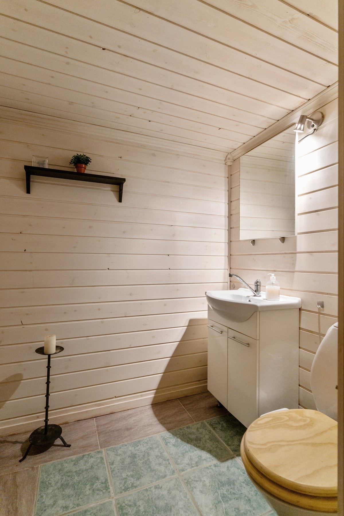 Toalettrom i underetasjen. Galleribilde