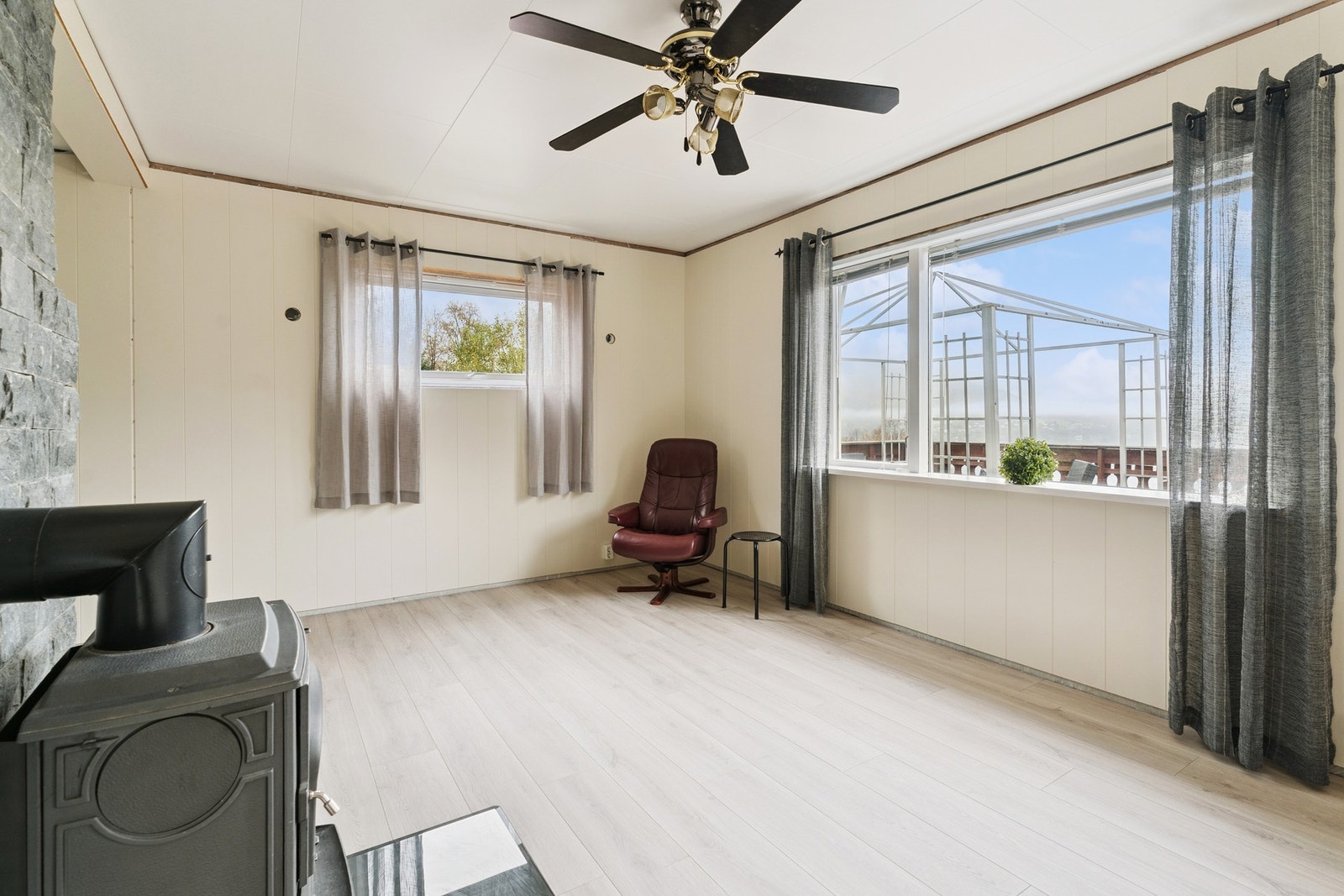 Stuen har flere innredningsmuligheter. Galleribilde