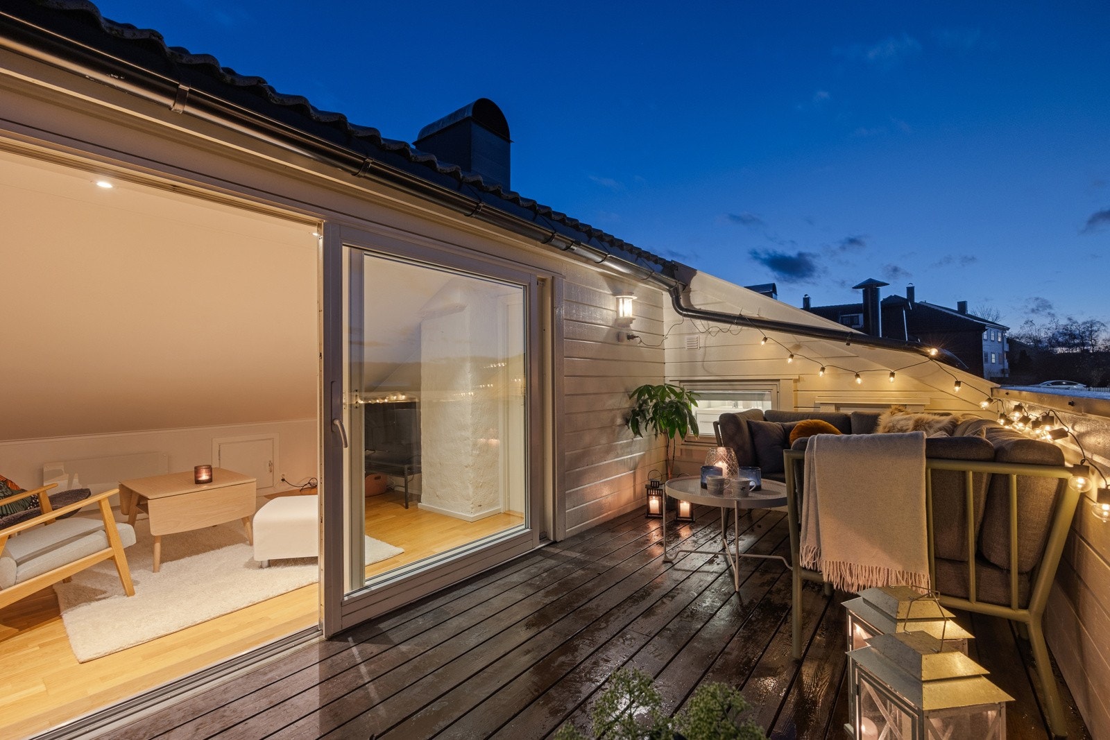 Leiligheten har to herlige uteplasser med ypperlige sol- og utsiktsforhold. Galleribilde