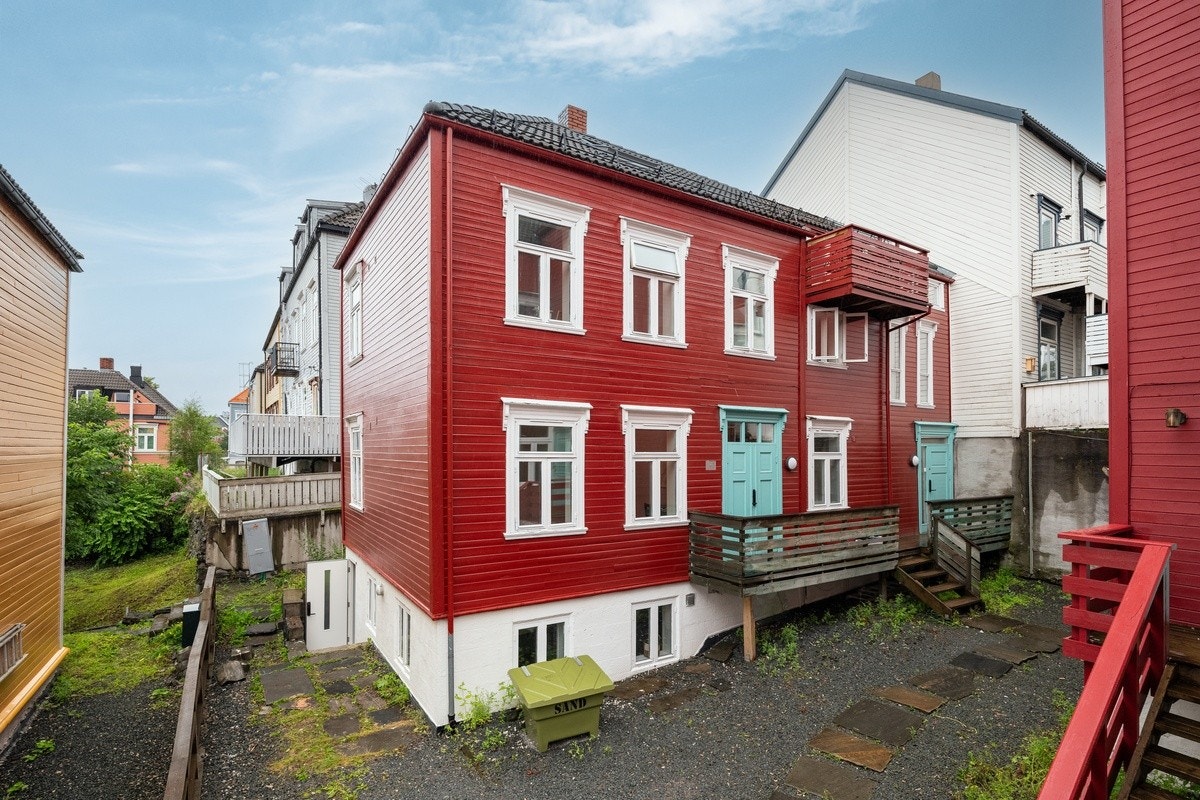 Velkommen inn! Kodelås på ytterdør fører til en 100% nøkkelfri hverdag. Galleribilde