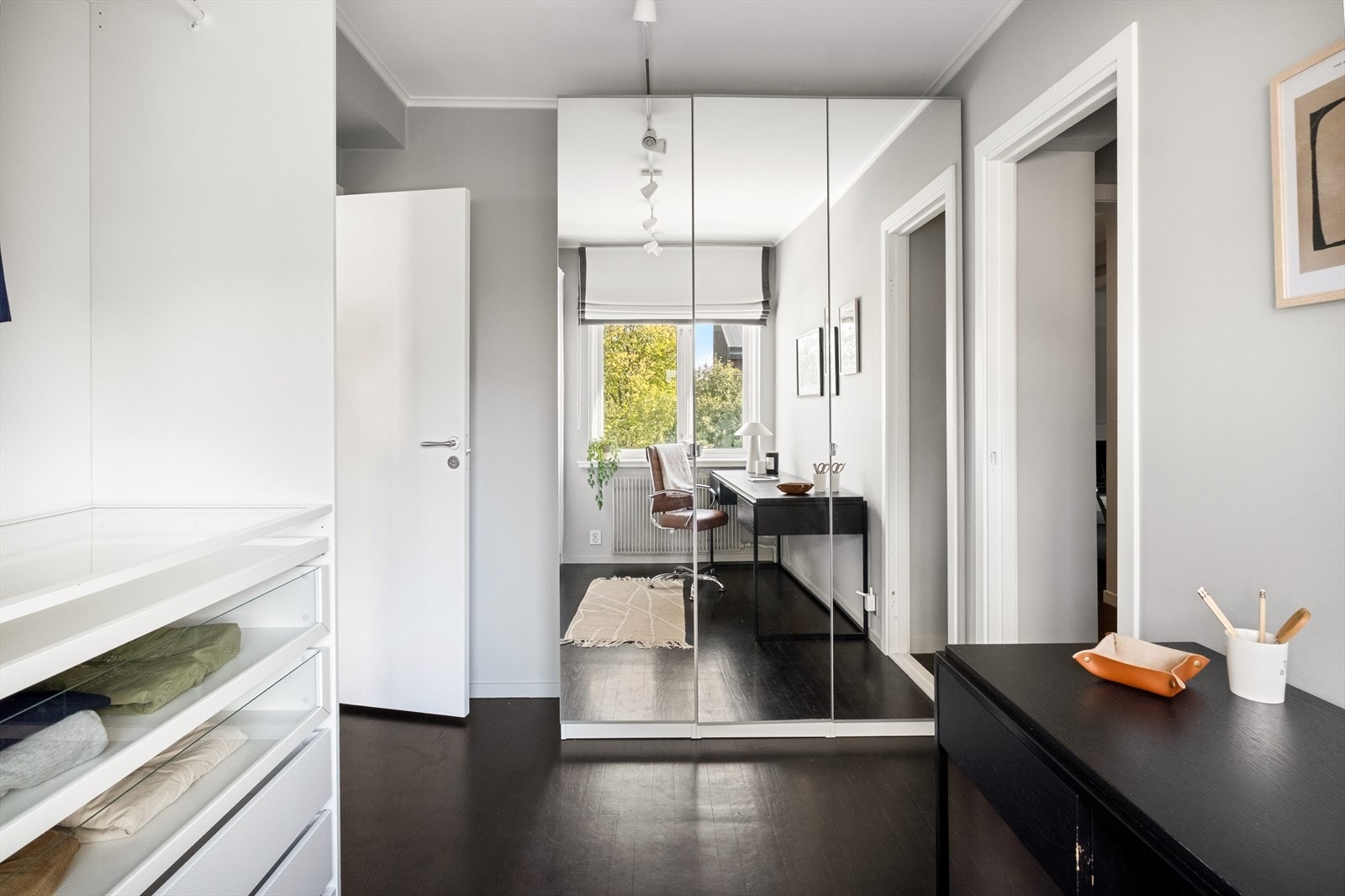 God plass til sko og yttertøy. Galleribilde