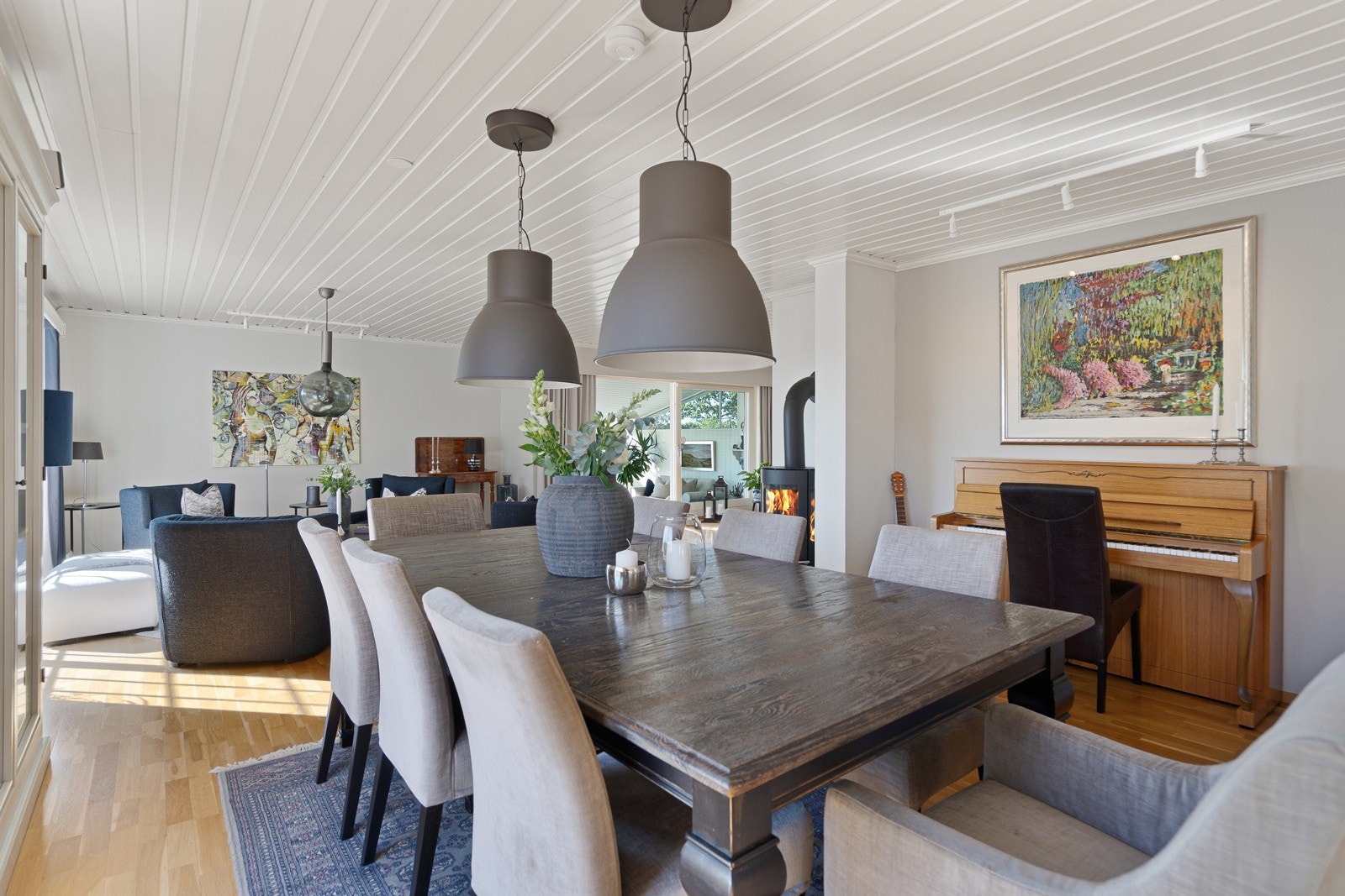 Her kan man dekke til hyggelige lag for familie og venner Galleribilde