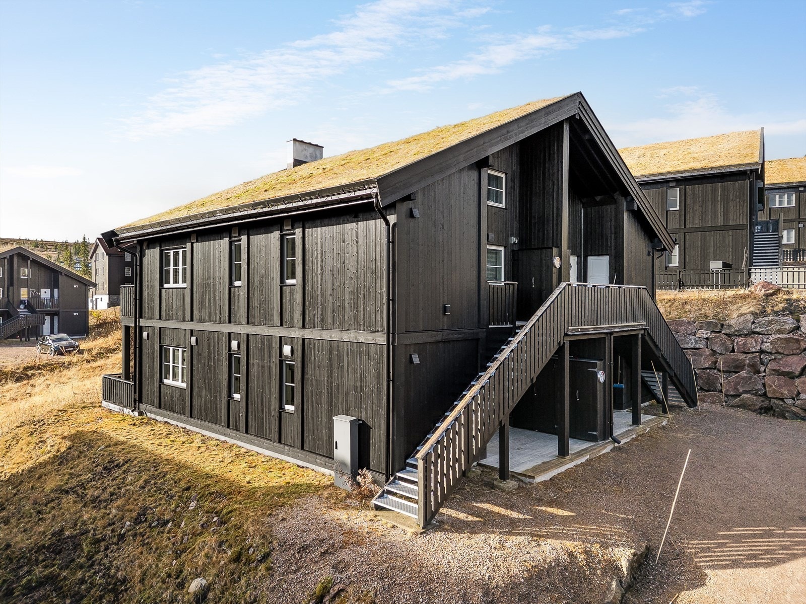 Trysilfjellets velpreparerte langrennsløyper ligger ca. 164 meter fra hytteveggen. Spenn på deg langrennsskiene og ta turen ut i et løypenett på over 200 km i variert terreng, fra lune skogsløyper til snaufjellet. Galleribilde