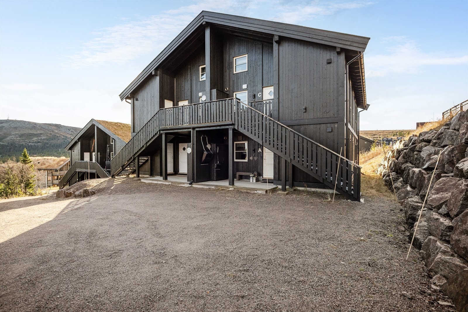 Leiligheten disponerer parkeringsplassen nærmest inngang til 992 A. Galleribilde