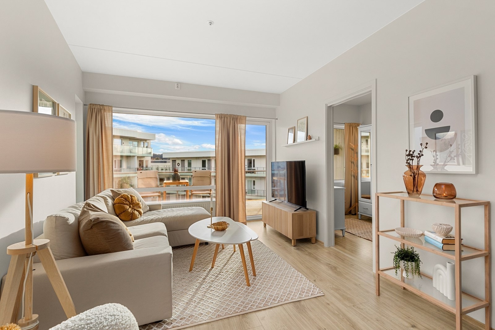 Velkommen til Kirkeringen 6! En lekker 3-roms selveierleilighet med flott beliggenhet på Heimdal sentrum. Galleribilde