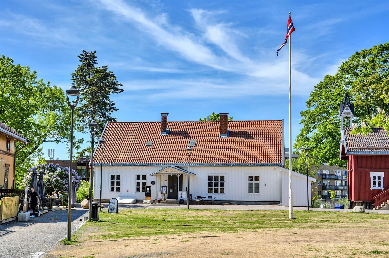 Lillo gård har flere restauranter, som er åpent hele året med menyer som følger årstidene Galleribilde