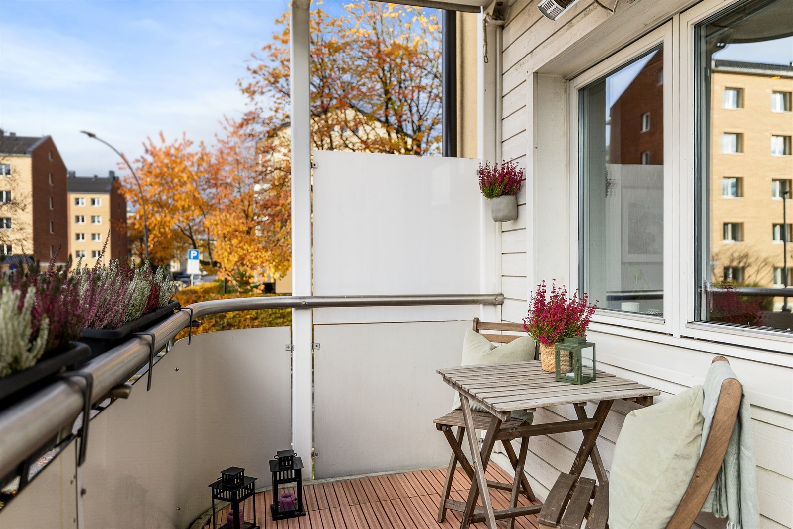 God plass til større sittegruppe, grill, m.m. Det er tillatt med el- og eller gassgrill på balkongene Galleribilde