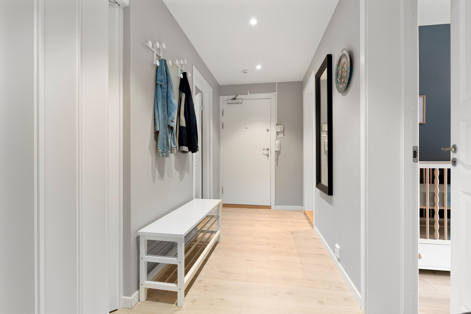 Downlights i himling og varmefolie under laminatgulvet Galleribilde