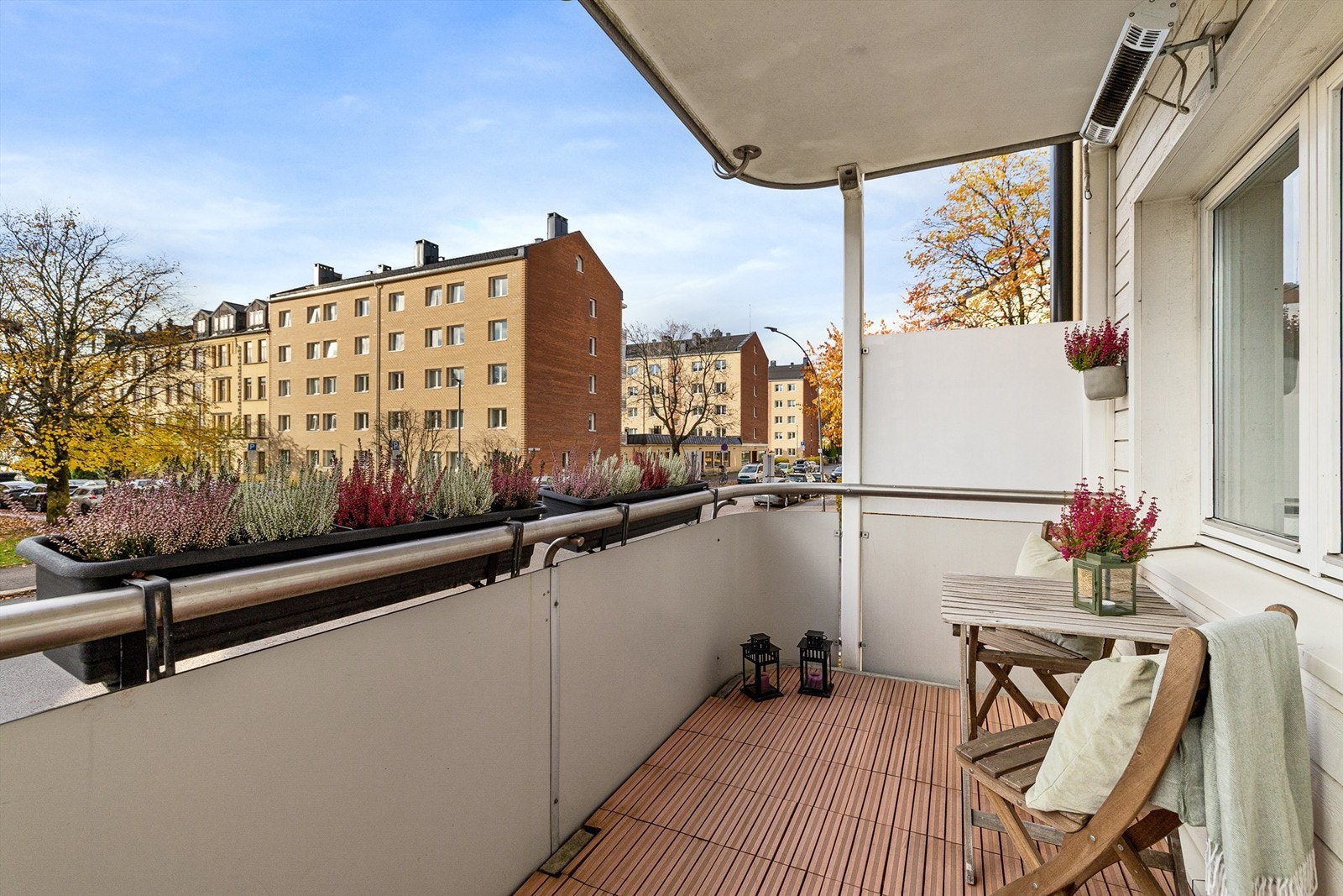 Flott og romslig sydvestvendt balkong på hele 6 kvm Galleribilde