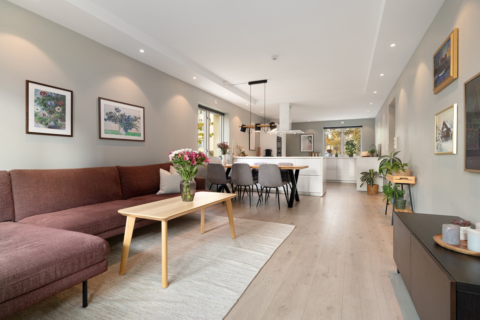 I stuen og kjøkkener er det lagt varmefolie som gir en lun og behagelig start på dagen! Galleribilde