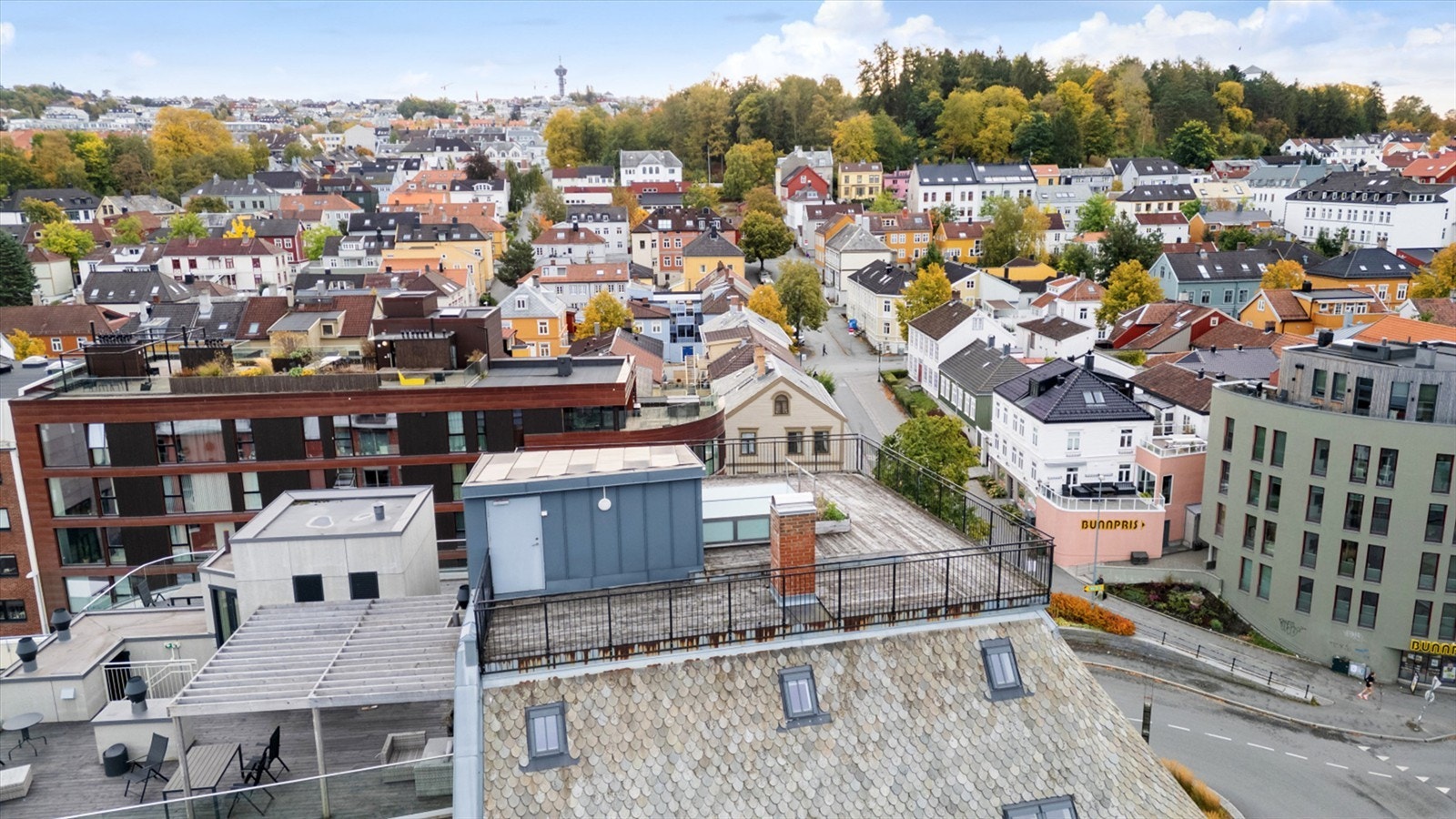 Takterrassen har gode møbleringsmuligheter. Galleribilde