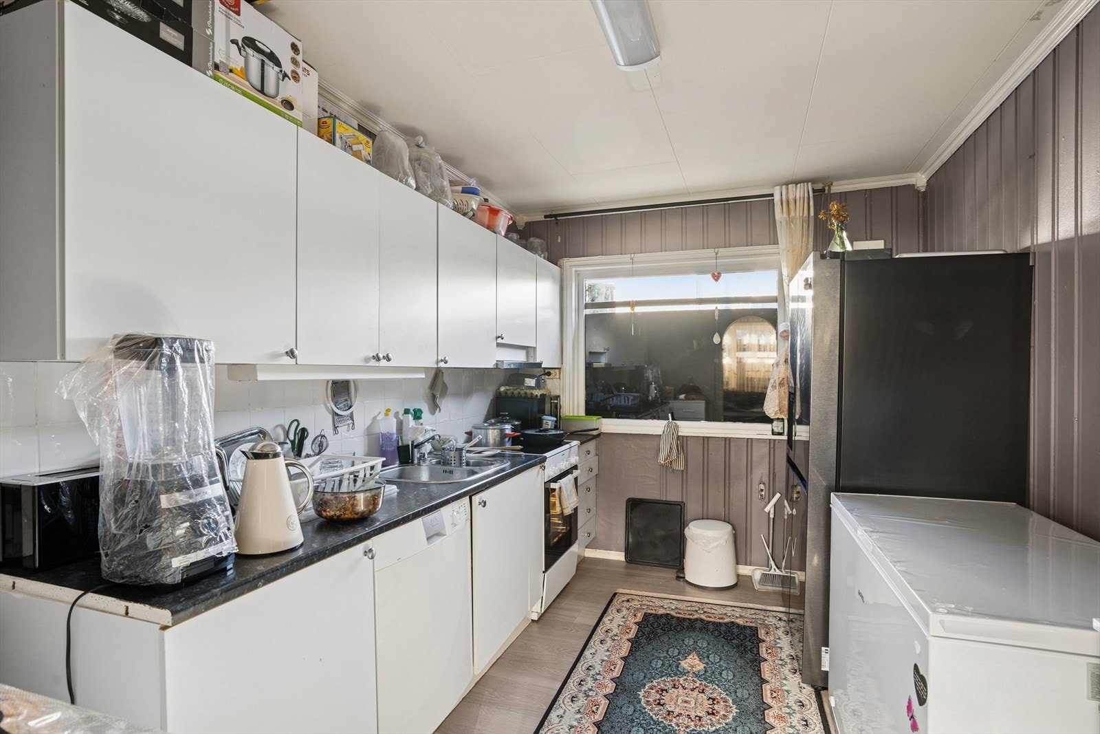 2 kjøkken, ett i hver etasje Galleribilde