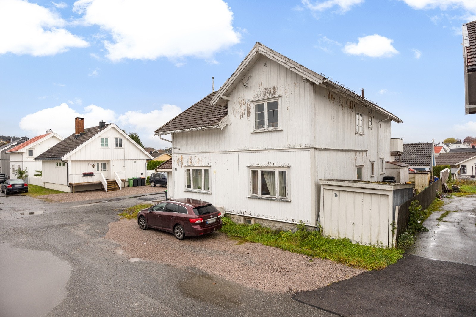 Boligen har renoveringsbehov. Leiligheten ligger i boligens 2. etg. Galleribilde