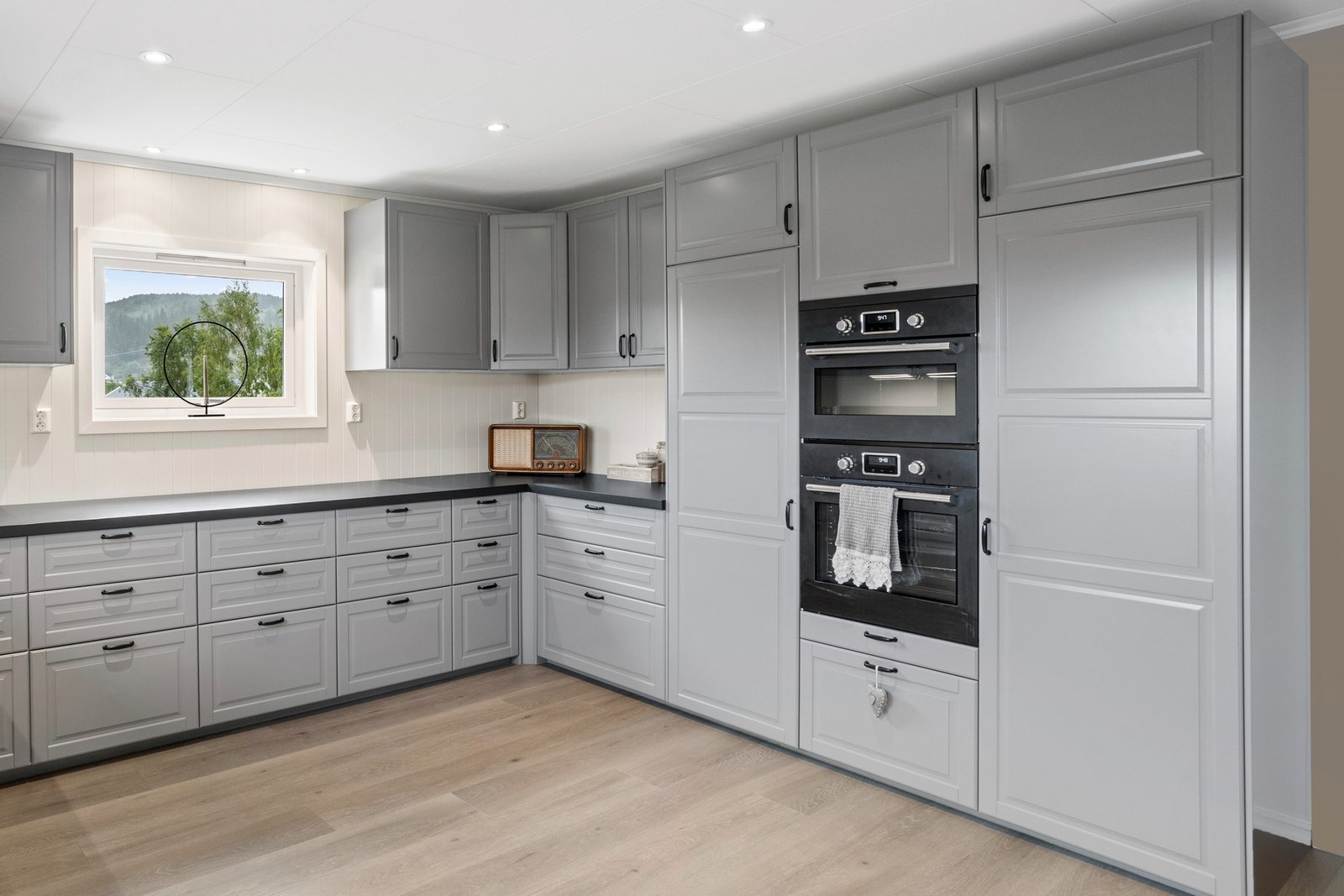 Innredning med integrerte hvitevarer Galleribilde