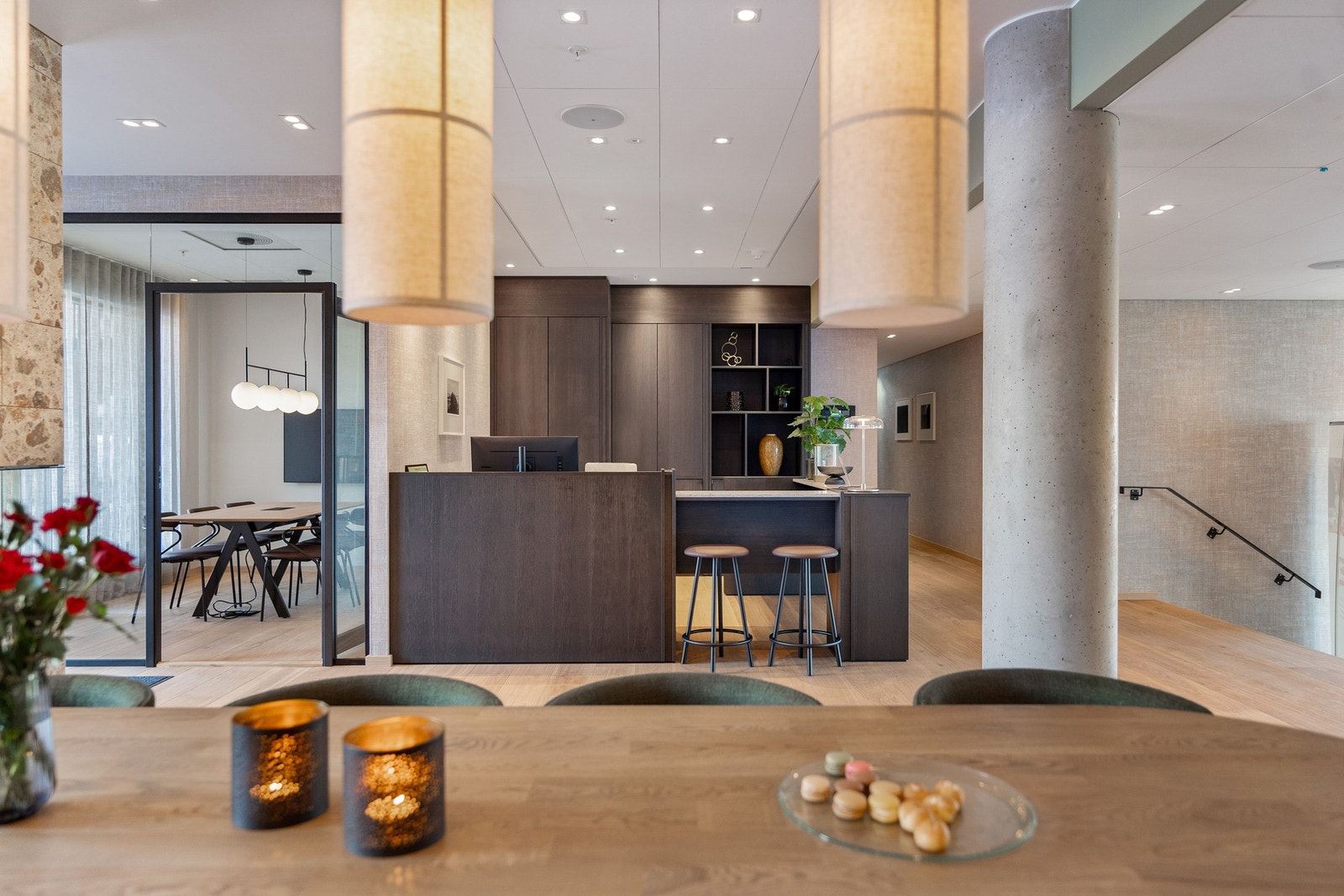 Service Pluss-konseptet gir deg tilgang til en rekke attraktive fasiliteter som blant annet felles lounge for avslapning eller sosialt samvær.
Resepsjonen er bemannet av en heltidsansatt. I lobbyen er det flere sittesoner. Galleribilde