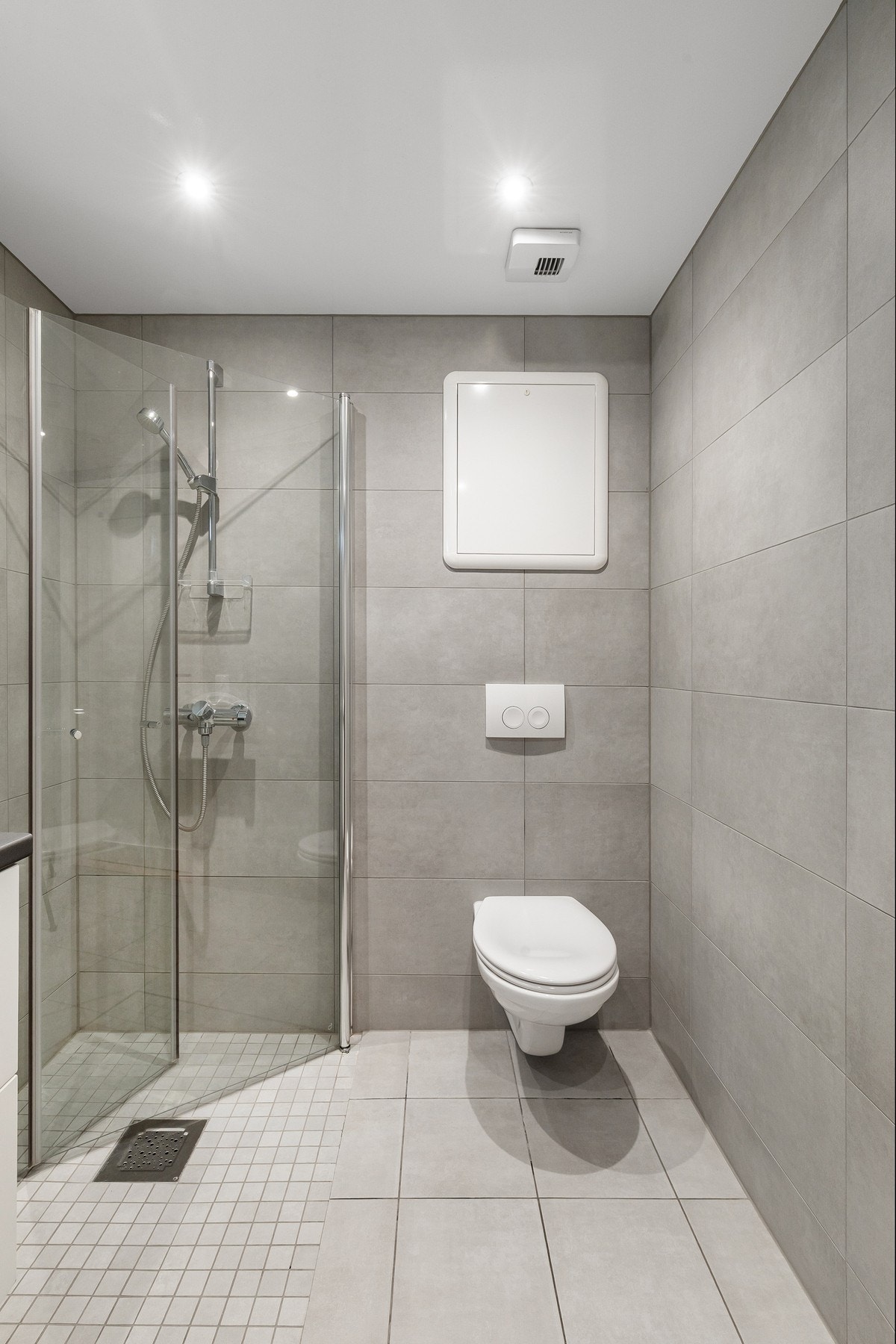 Innfellbare dusjdører i herdet glass. Galleribilde