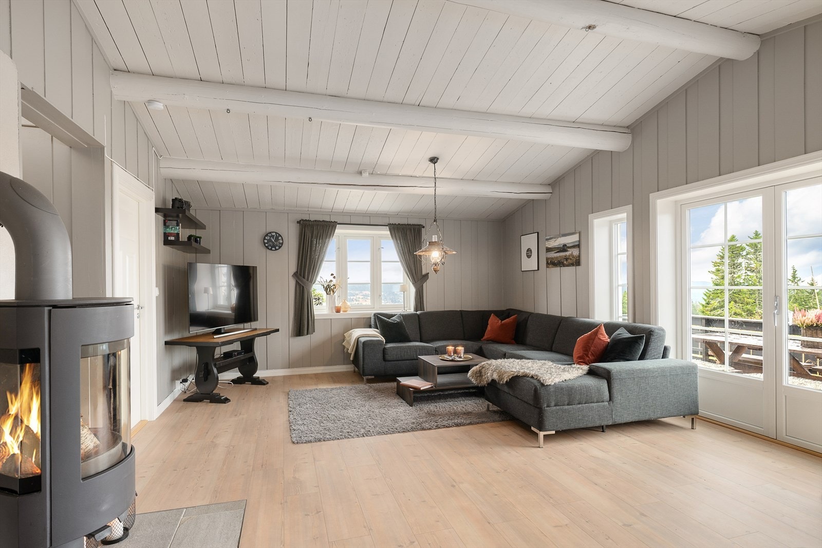 Dør ut til terrassen fra stua. Galleribilde