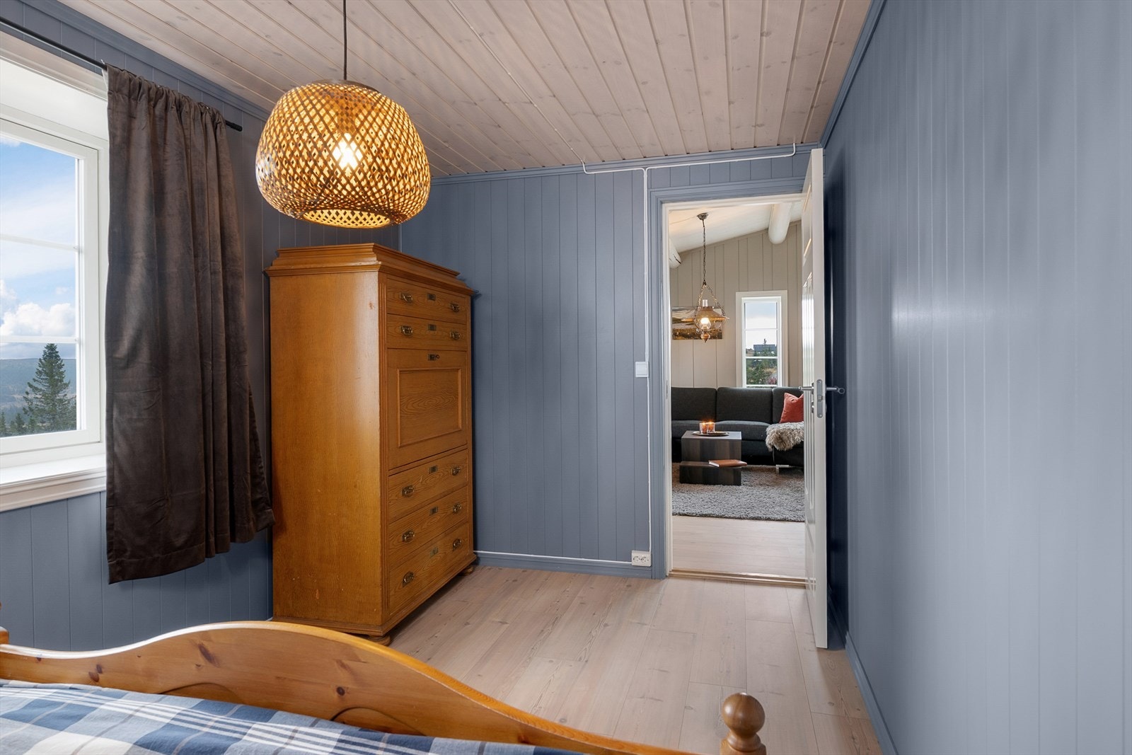 Plass til garderobeskap på hovedsoverommet. Galleribilde